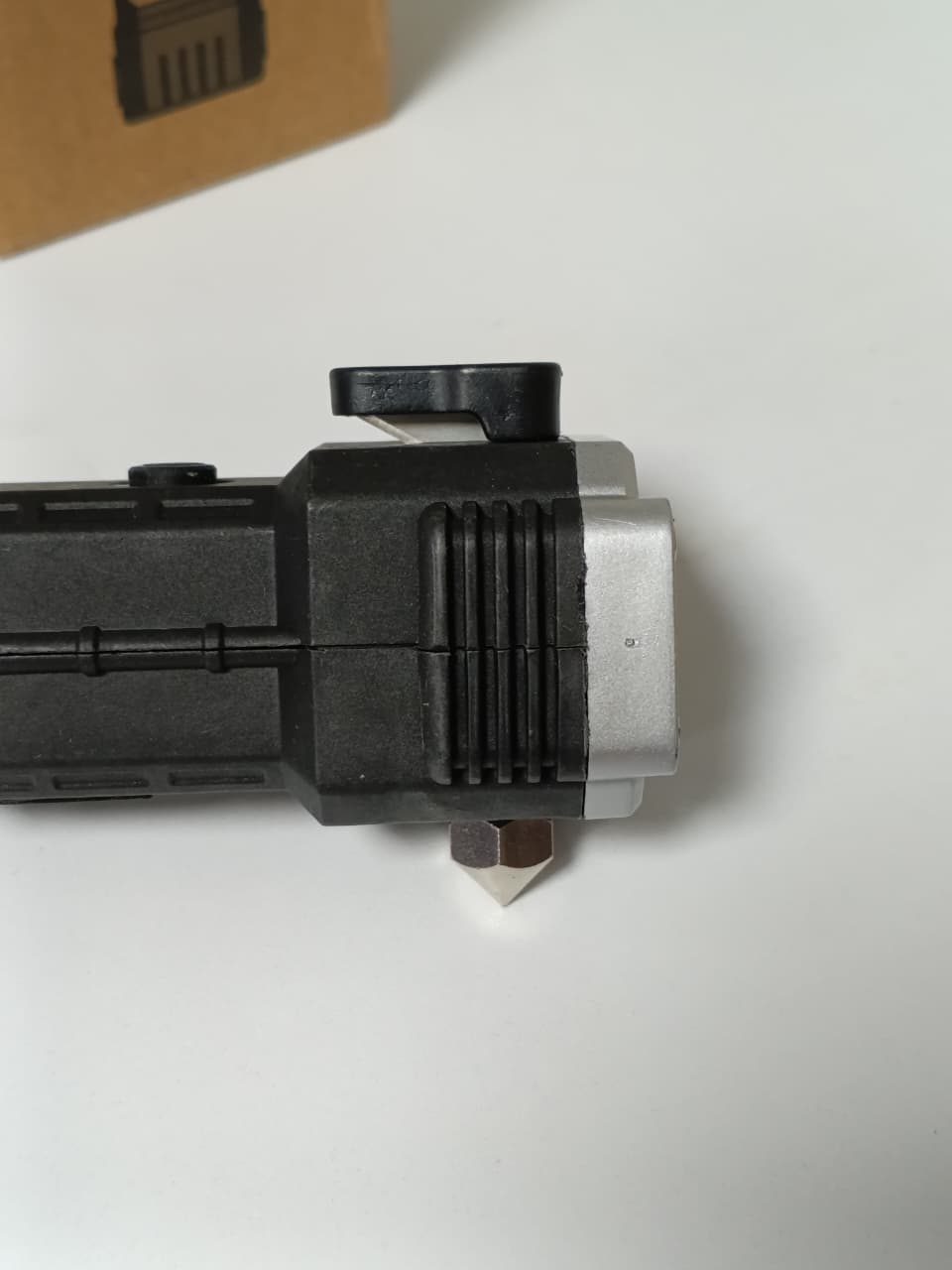 Kit Cargador de Batería 12V Inteligente + Linterna LED de Emergencia Recargable